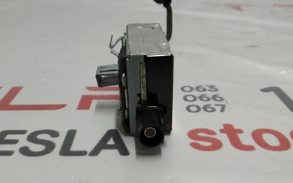 1 هوائي مكبر الصوت FM2 - NA EU APAC (يسار) Tesla model S، model S REST 1004793-00-F